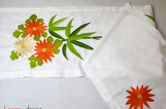 Table runner - daisy&cane embroidery